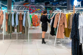 Беларусы покупают мало отечественных товаров. В правительсве рассказали, как хотят исправить ситуацию