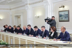 Лукашенко: «Мы не Объединенные Арабские Эмираты, где оглоблю сунул в землю — нефть пошла»