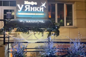 Бліскучы снежны Мінск плюс амаль усе адчыненыя акенцы з малюнкамі на плошчы Свабоды